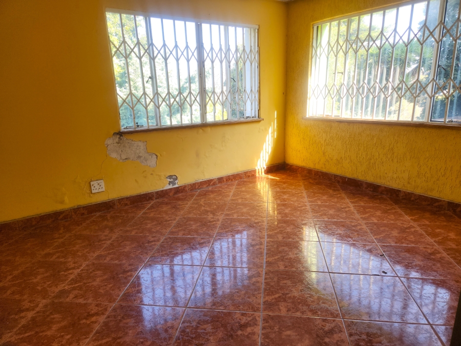 7 Bedroom Property for Sale in Cyrildene Gauteng