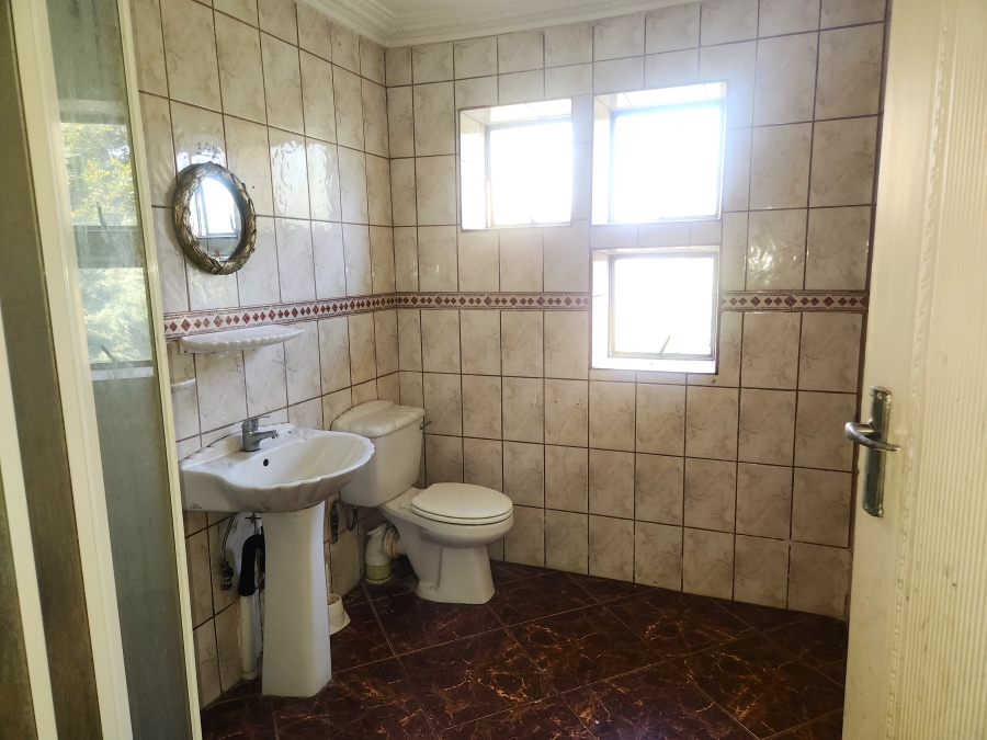 7 Bedroom Property for Sale in Cyrildene Gauteng