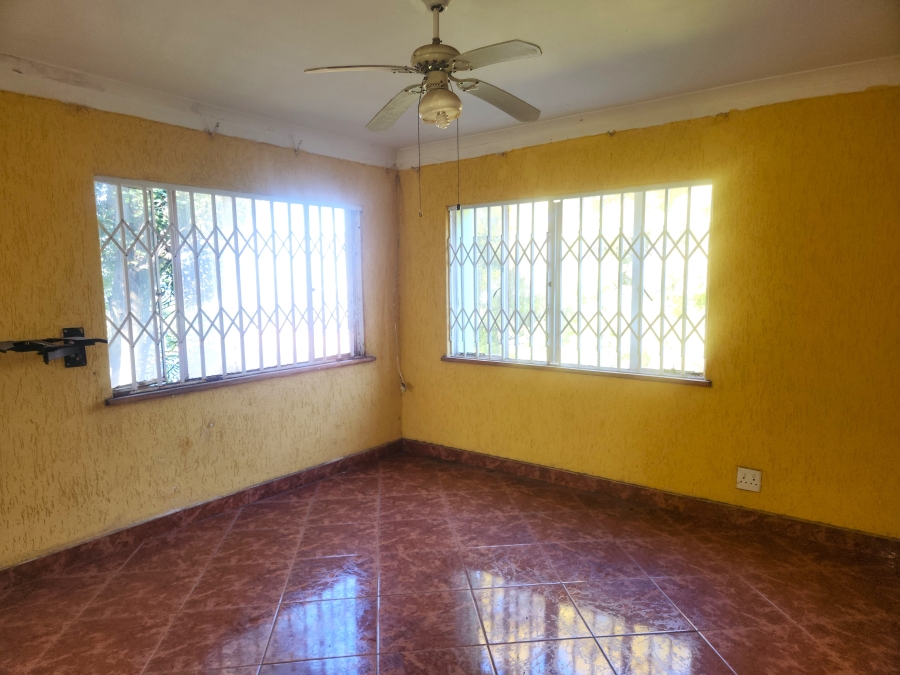 7 Bedroom Property for Sale in Cyrildene Gauteng