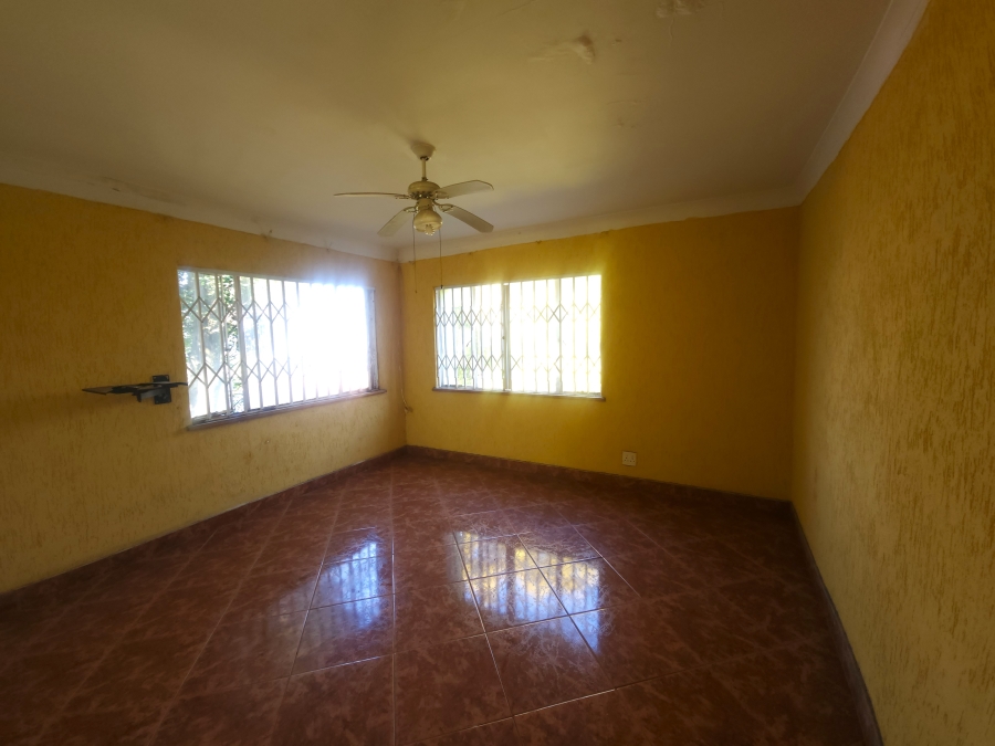 7 Bedroom Property for Sale in Cyrildene Gauteng