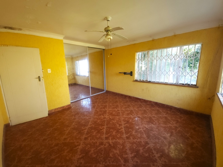 7 Bedroom Property for Sale in Cyrildene Gauteng