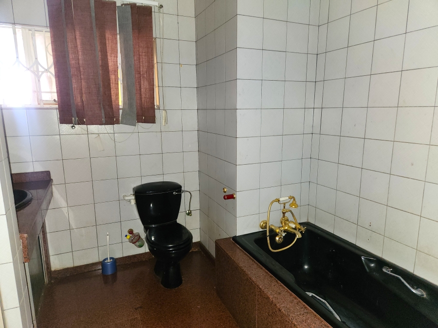 7 Bedroom Property for Sale in Cyrildene Gauteng