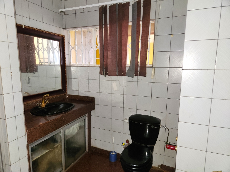 7 Bedroom Property for Sale in Cyrildene Gauteng