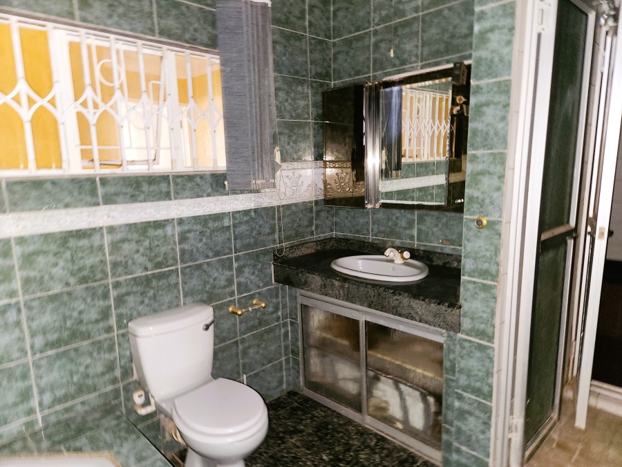 7 Bedroom Property for Sale in Cyrildene Gauteng