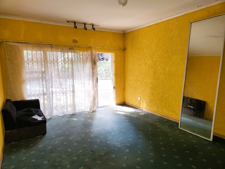 7 Bedroom Property for Sale in Cyrildene Gauteng