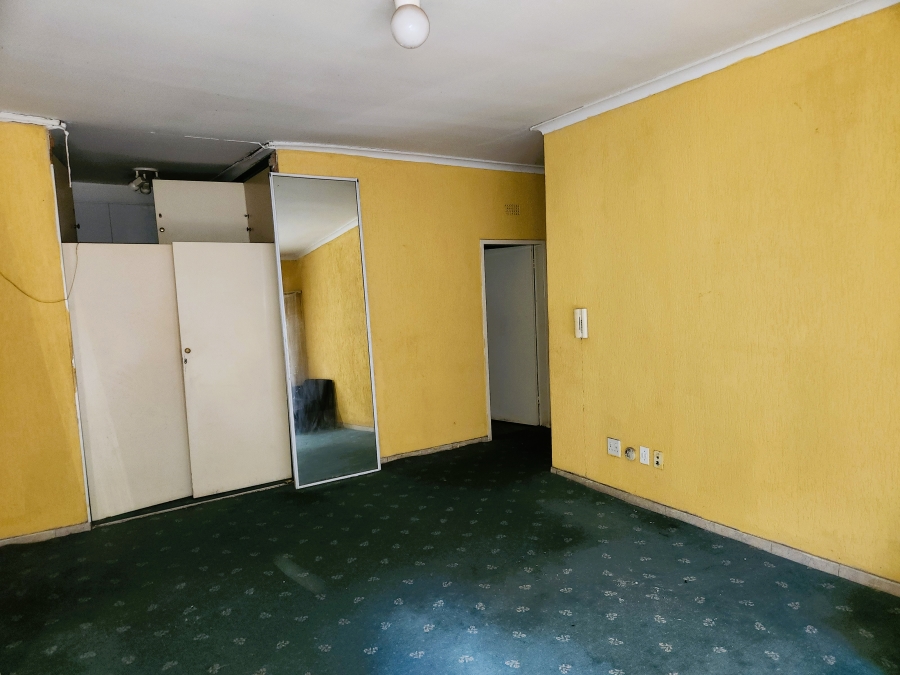 7 Bedroom Property for Sale in Cyrildene Gauteng