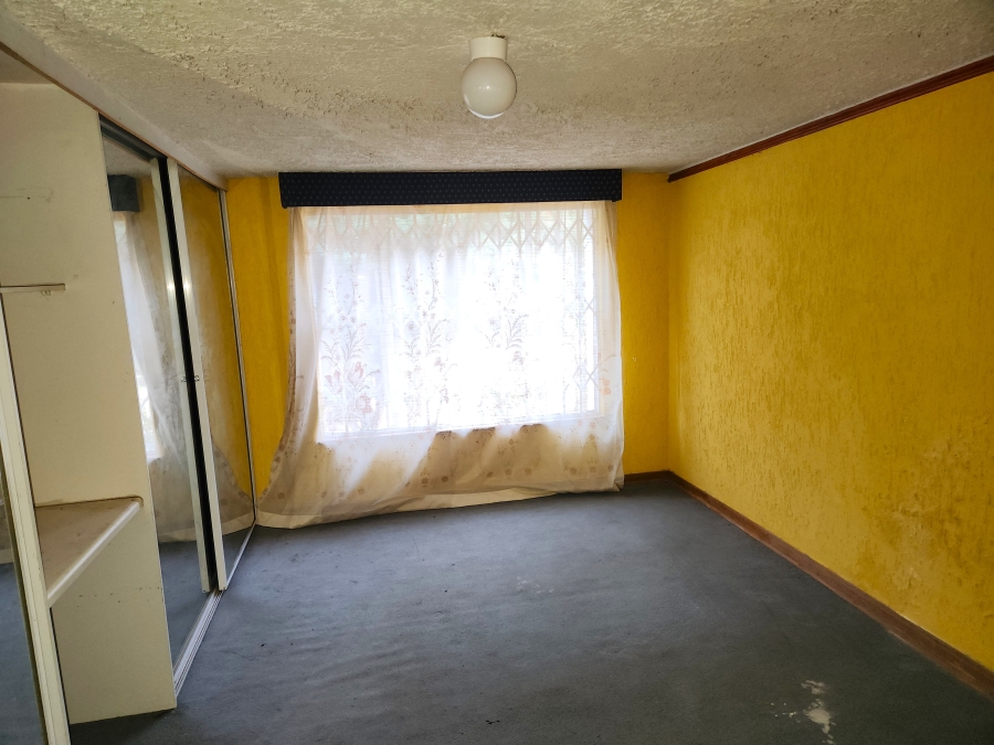 7 Bedroom Property for Sale in Cyrildene Gauteng