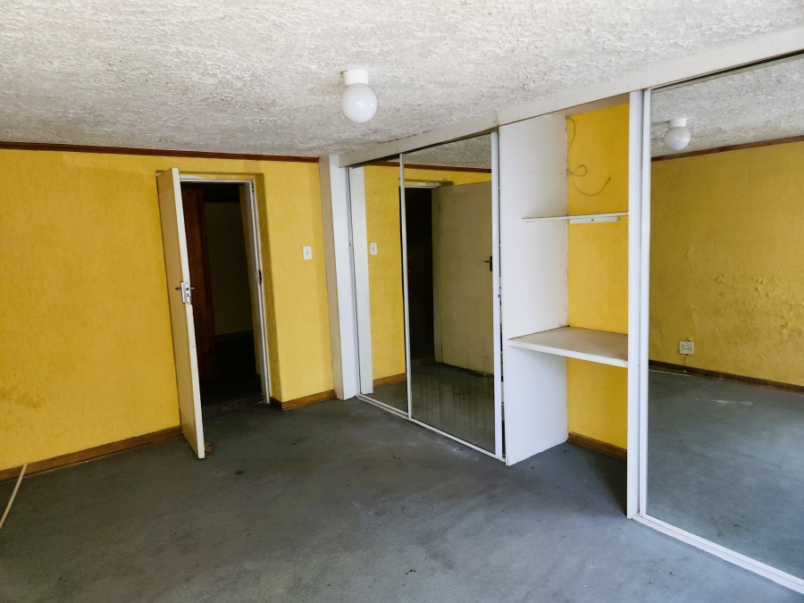 7 Bedroom Property for Sale in Cyrildene Gauteng