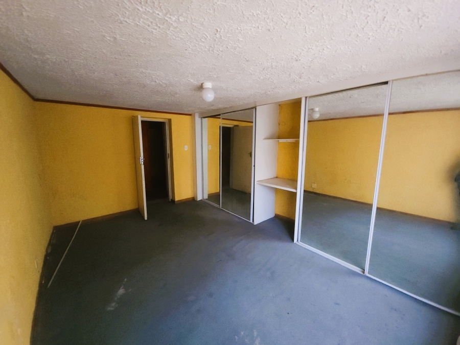 7 Bedroom Property for Sale in Cyrildene Gauteng