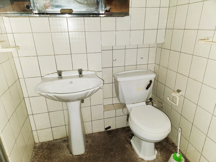 7 Bedroom Property for Sale in Cyrildene Gauteng
