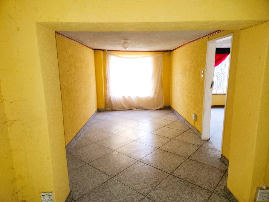 7 Bedroom Property for Sale in Cyrildene Gauteng