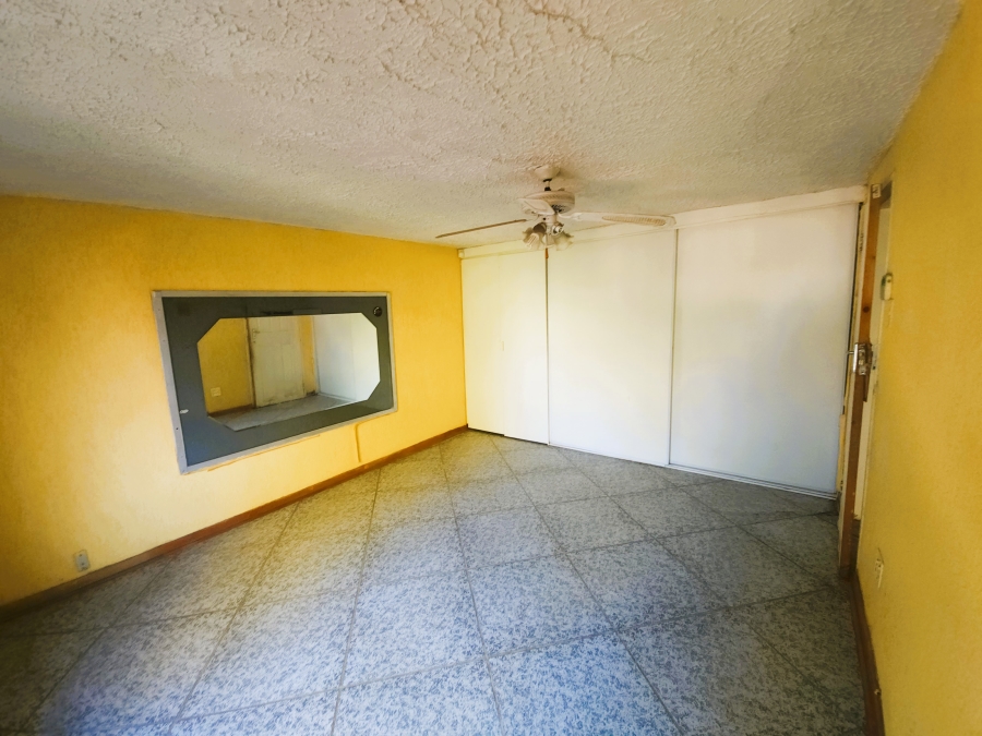 7 Bedroom Property for Sale in Cyrildene Gauteng