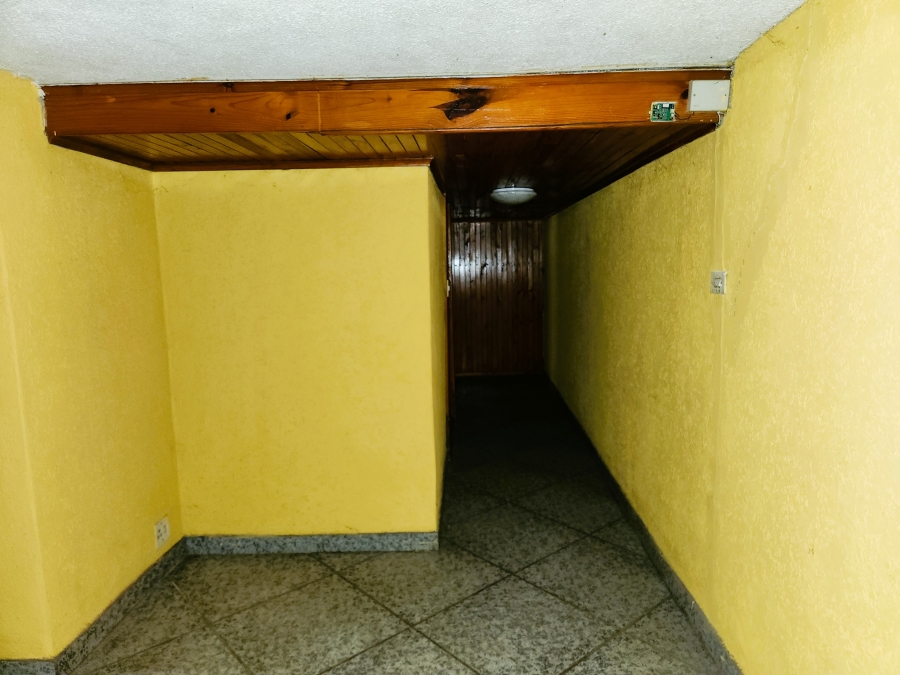 7 Bedroom Property for Sale in Cyrildene Gauteng