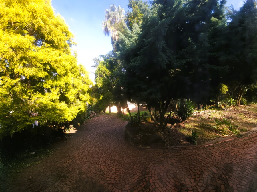 7 Bedroom Property for Sale in Cyrildene Gauteng