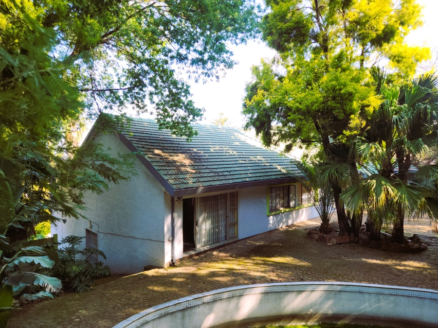 7 Bedroom Property for Sale in Cyrildene Gauteng
