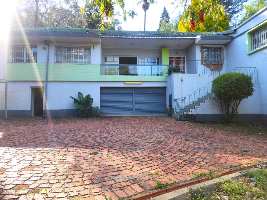 7 Bedroom Property for Sale in Cyrildene Gauteng