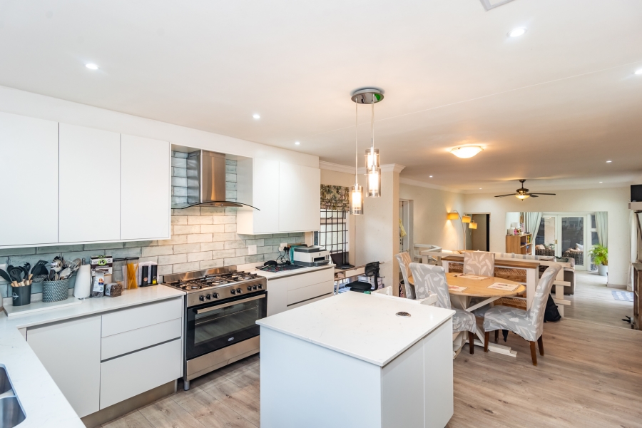 4 Bedroom Property for Sale in Lonehill Gauteng