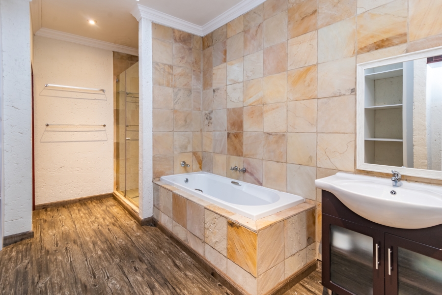 4 Bedroom Property for Sale in Lonehill Gauteng