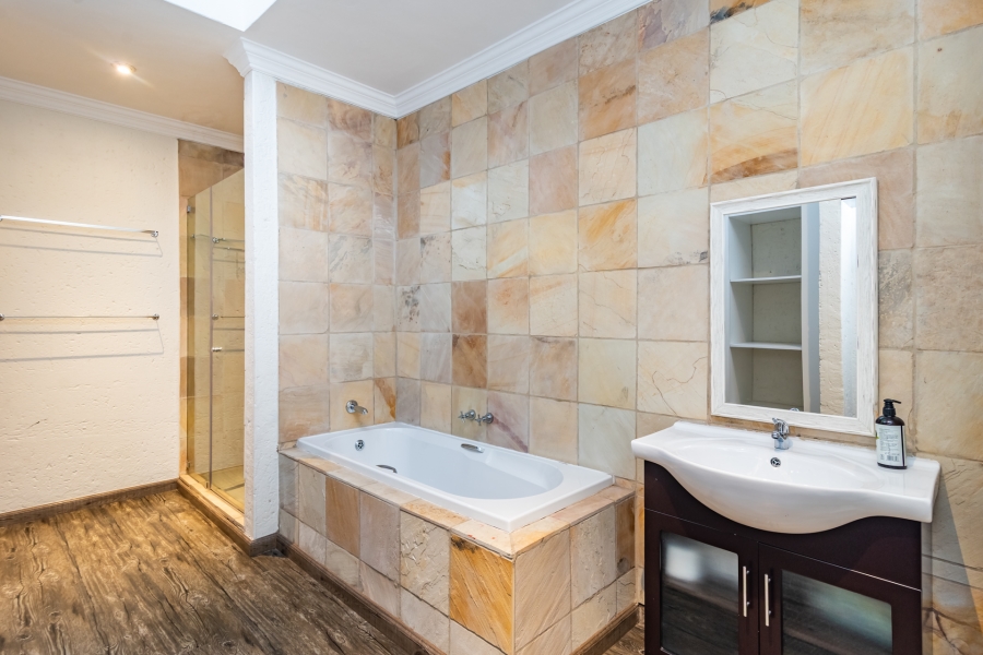 4 Bedroom Property for Sale in Lonehill Gauteng