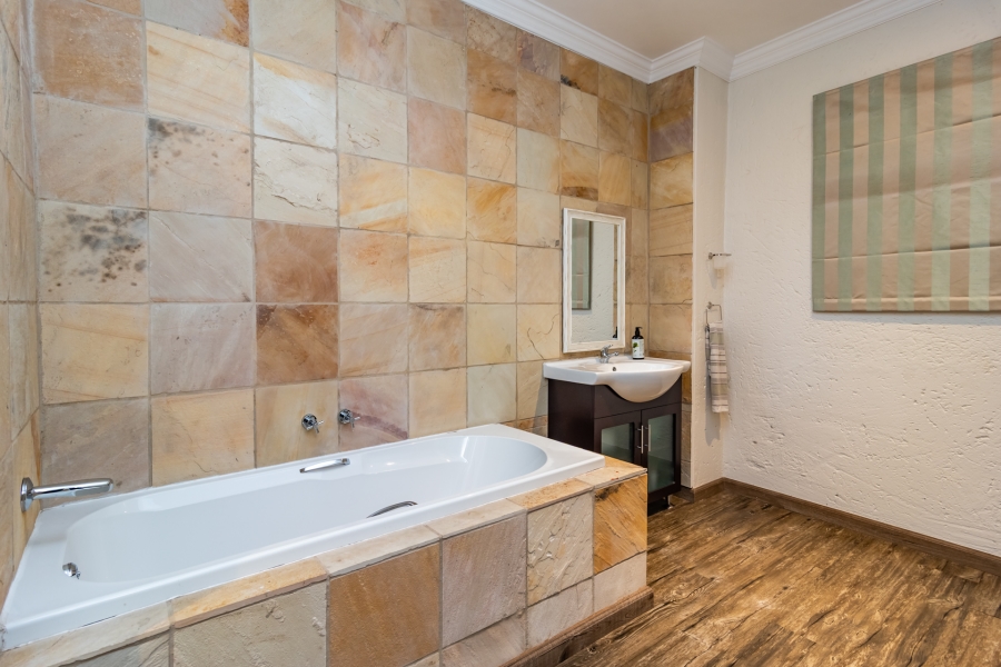 4 Bedroom Property for Sale in Lonehill Gauteng