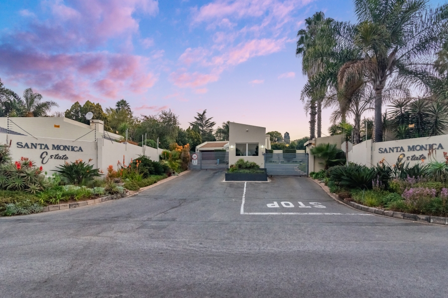 4 Bedroom Property for Sale in Lonehill Gauteng