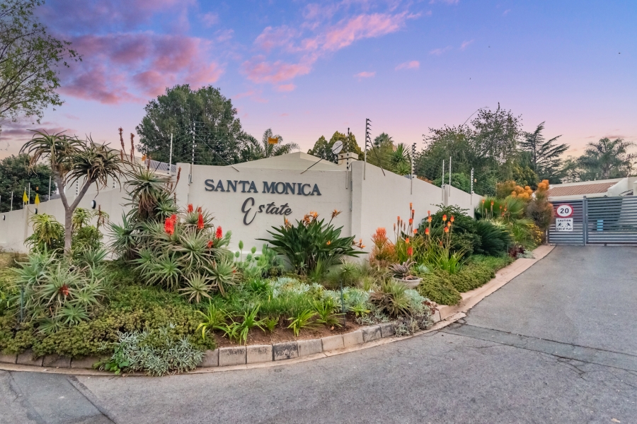 4 Bedroom Property for Sale in Lonehill Gauteng