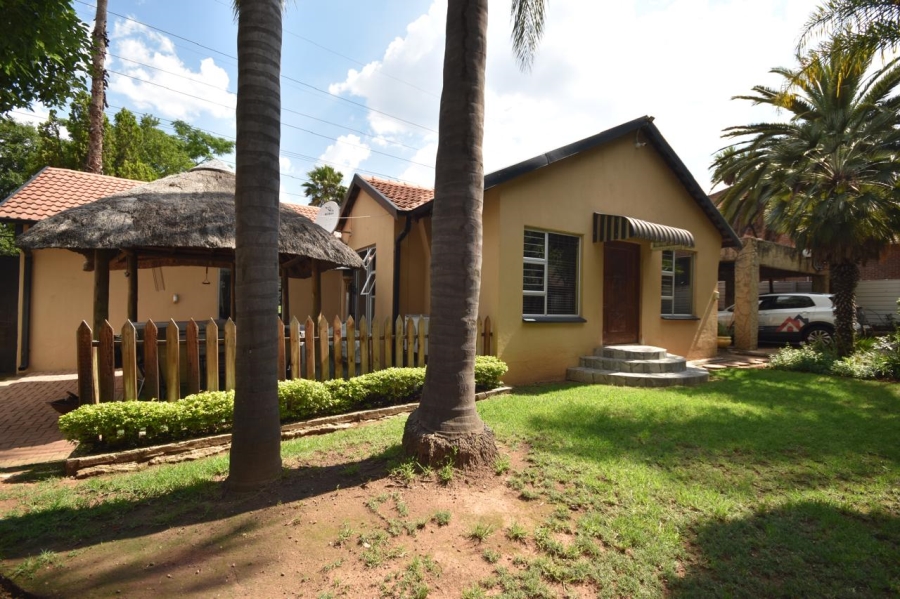 To Let 4 Bedroom Property for Rent in Bromhof Gauteng