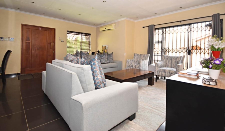 To Let 4 Bedroom Property for Rent in Bromhof Gauteng