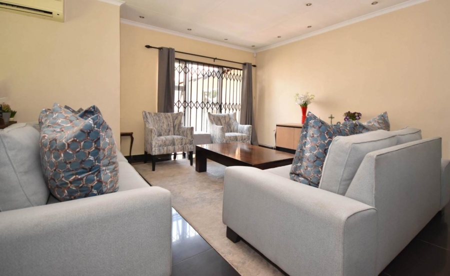 To Let 4 Bedroom Property for Rent in Bromhof Gauteng