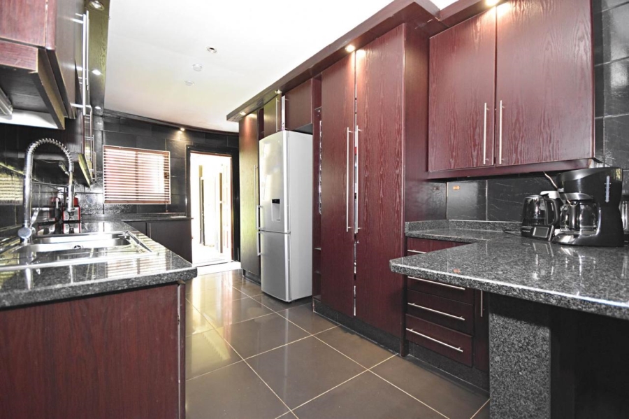 To Let 4 Bedroom Property for Rent in Bromhof Gauteng