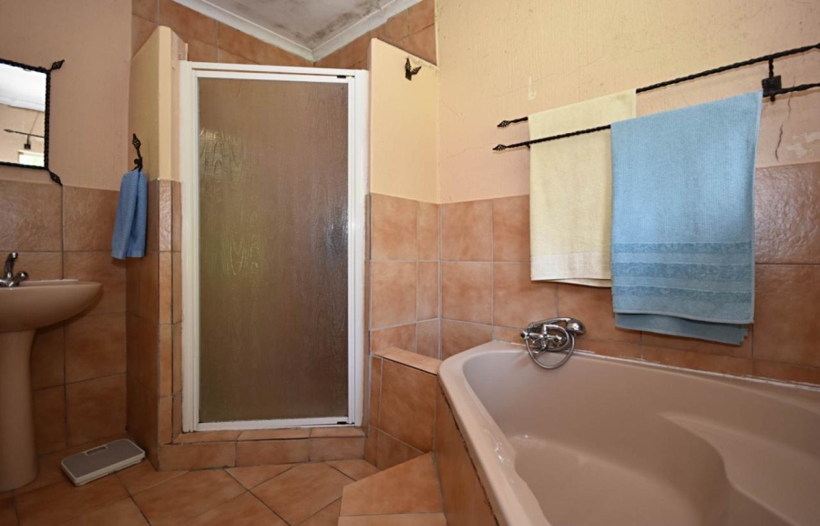 To Let 4 Bedroom Property for Rent in Bromhof Gauteng