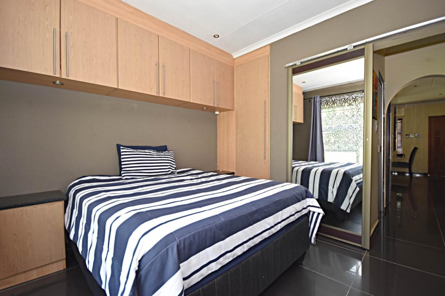 To Let 4 Bedroom Property for Rent in Bromhof Gauteng