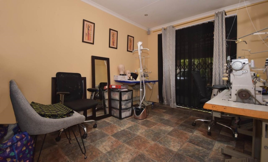 To Let 4 Bedroom Property for Rent in Bromhof Gauteng