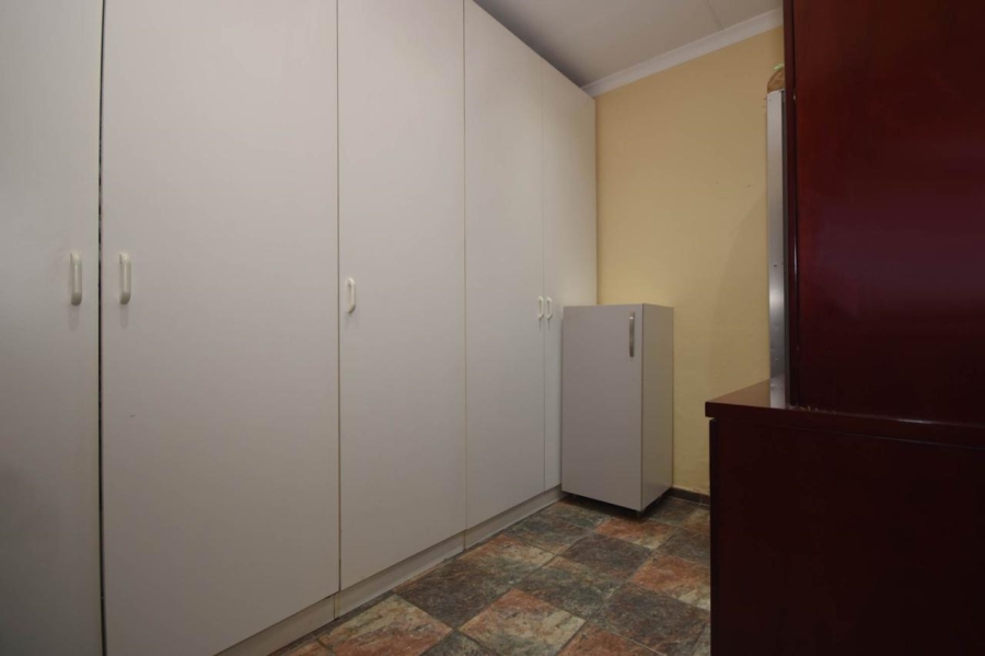 To Let 4 Bedroom Property for Rent in Bromhof Gauteng