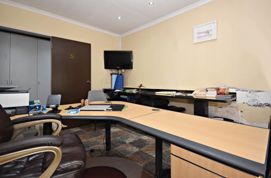To Let 4 Bedroom Property for Rent in Bromhof Gauteng