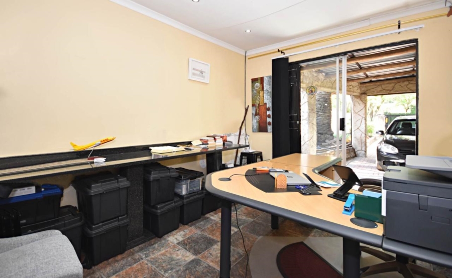 To Let 4 Bedroom Property for Rent in Bromhof Gauteng