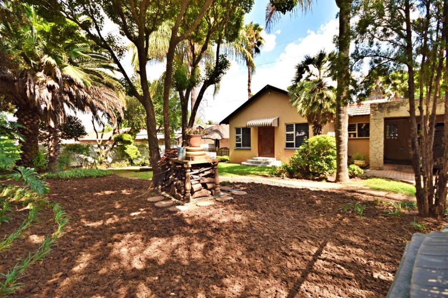 To Let 4 Bedroom Property for Rent in Bromhof Gauteng