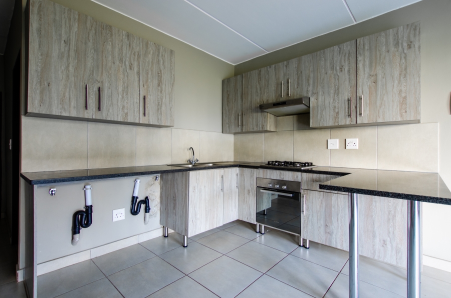 To Let 2 Bedroom Property for Rent in Glen Austin Gauteng