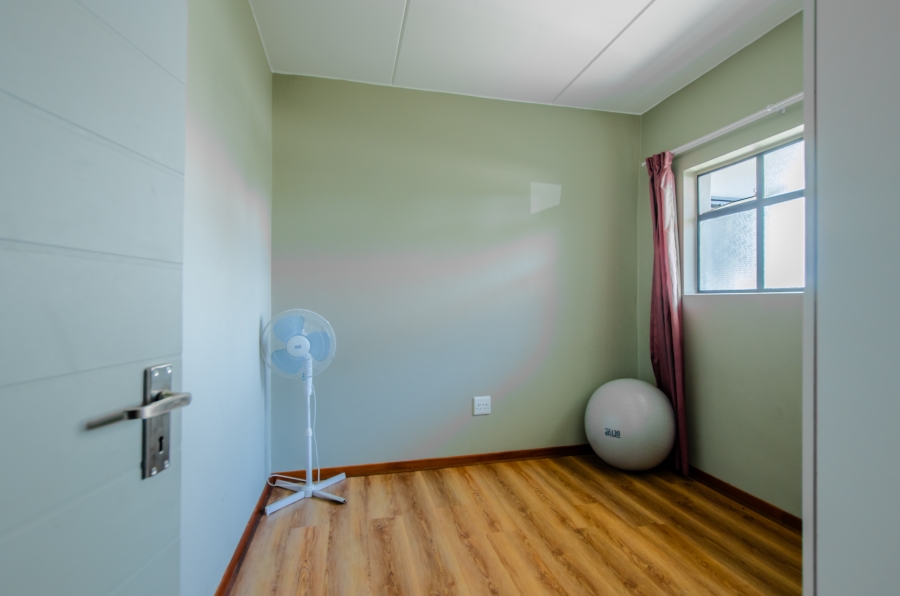 To Let 2 Bedroom Property for Rent in Glen Austin Gauteng