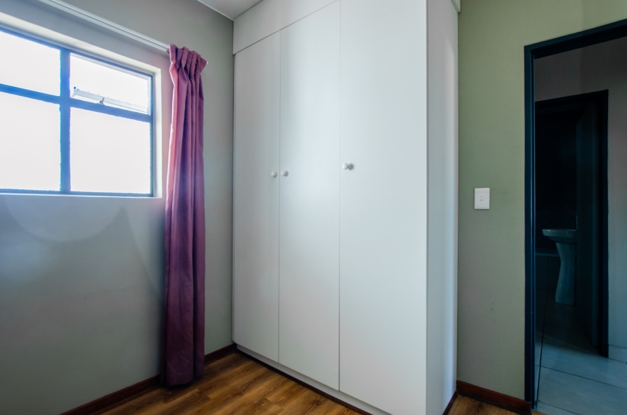 To Let 2 Bedroom Property for Rent in Glen Austin Gauteng