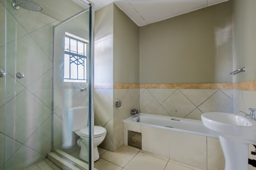 To Let 2 Bedroom Property for Rent in Glen Austin Gauteng