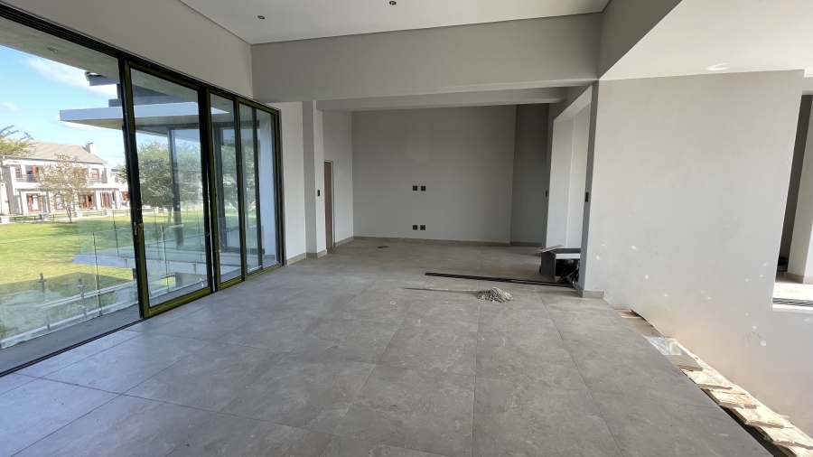 5 Bedroom Property for Sale in Copperleaf Estate Gauteng