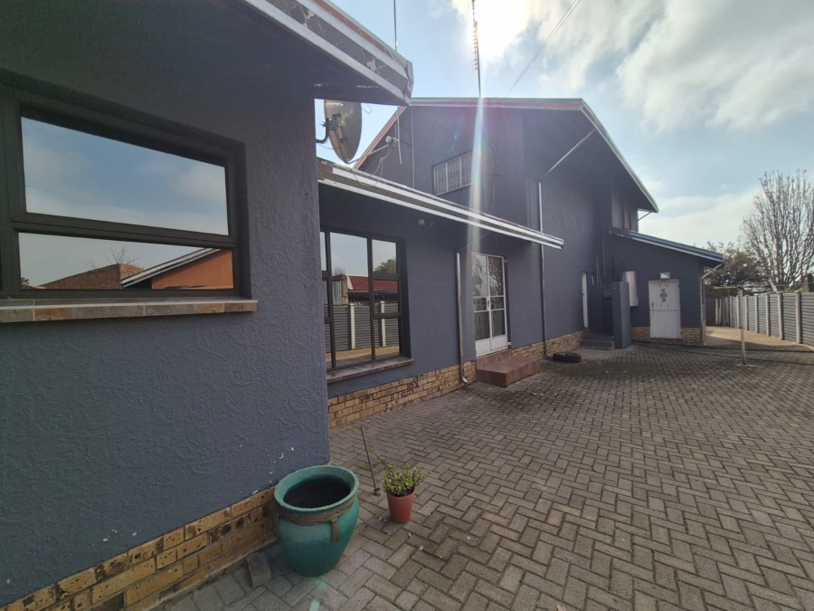 4 Bedroom Property for Sale in Steelview Gauteng