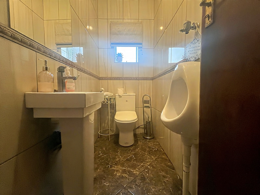 5 Bedroom Property for Sale in Dalview Gauteng