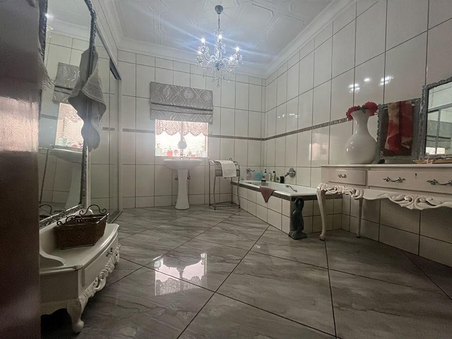 5 Bedroom Property for Sale in Dalview Gauteng
