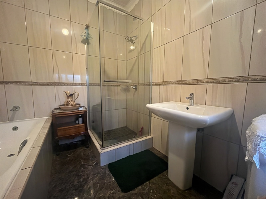5 Bedroom Property for Sale in Dalview Gauteng
