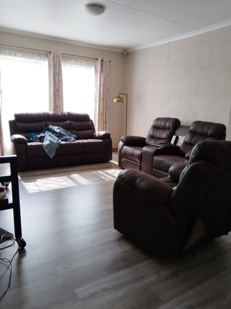 To Let 3 Bedroom Property for Rent in Illiondale Gauteng