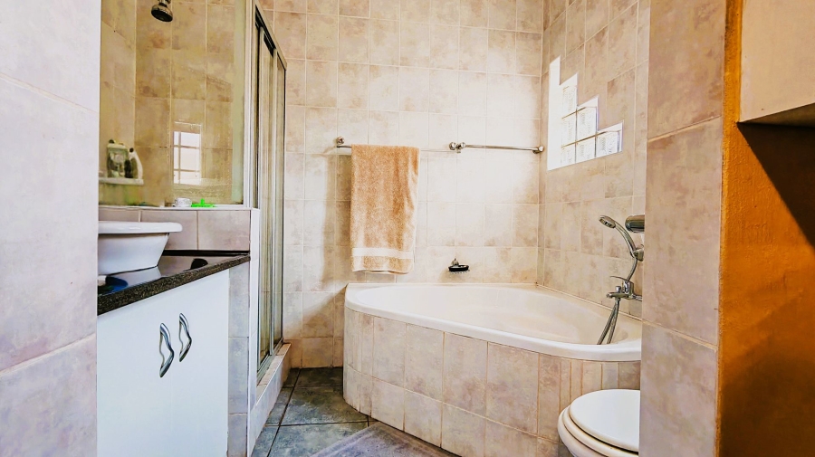 3 Bedroom Property for Sale in Vanderbijlpark SW 5 Gauteng
