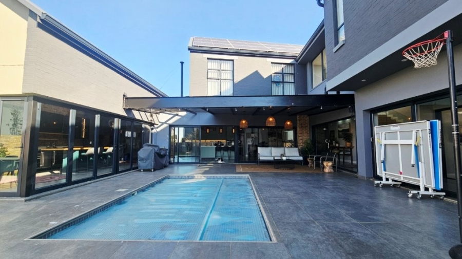 5 Bedroom Property for Sale in Midstream Heights Gauteng