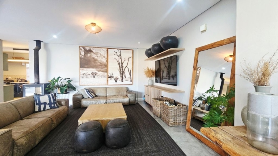 5 Bedroom Property for Sale in Midstream Heights Gauteng